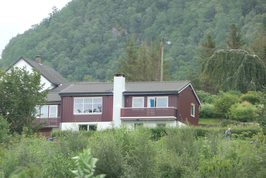 Welcome in our home, the house is located about 30 m above sea level and 250m from the coastline.