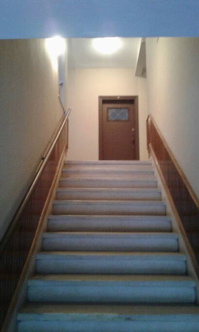 primer piso por escalera