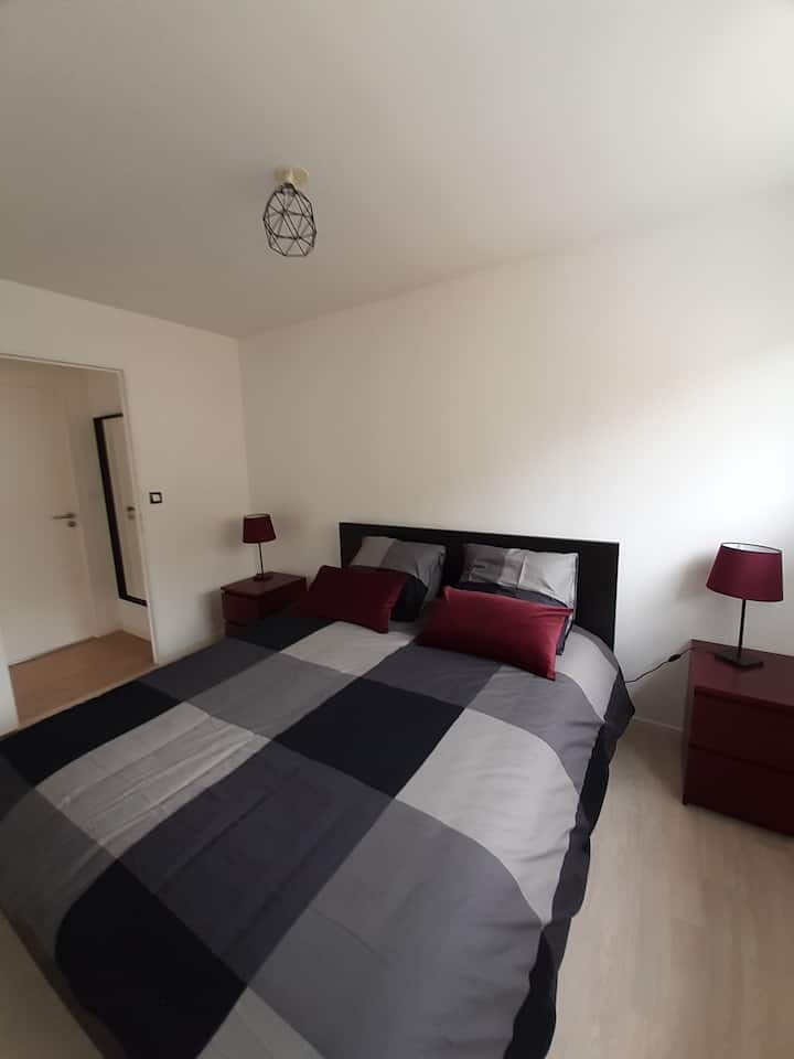 Posteljina s 2 sjedala s bračnim krevetom (širine 180-220 cm) 