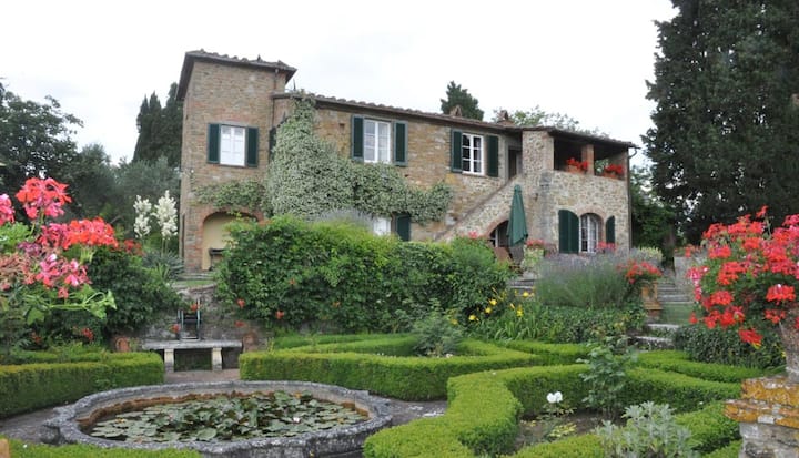 Sasso Canaldo Charming property in Tuscany