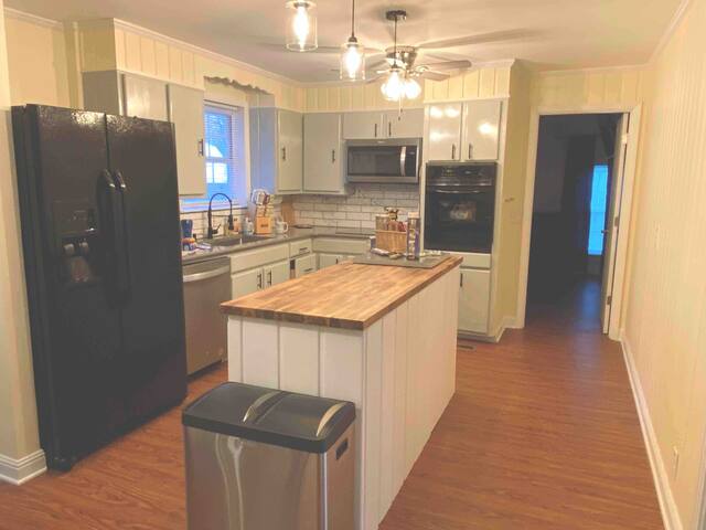 Easy access~3BR/3BA FAST Access to Airport/d’town