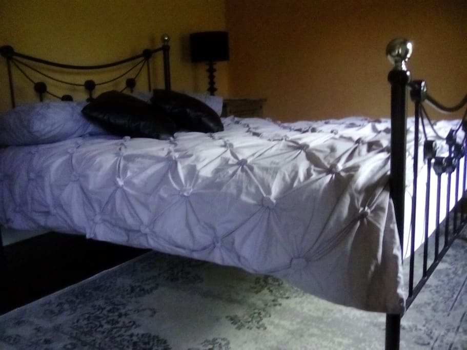 Guest bedroom