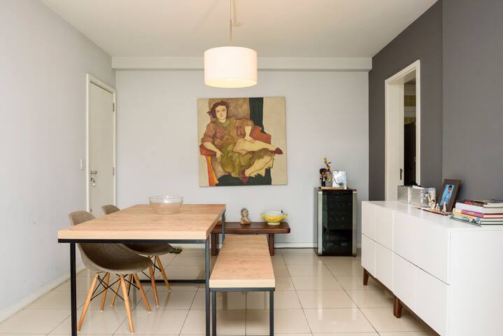 Walking Distance to Olympic Center gallery image 2