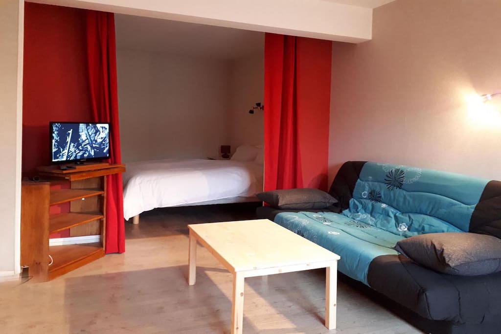 Ajoining bedroom.