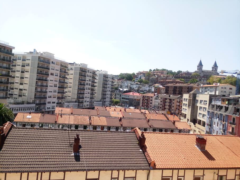 Vista desde el comedor/cocina al Este.