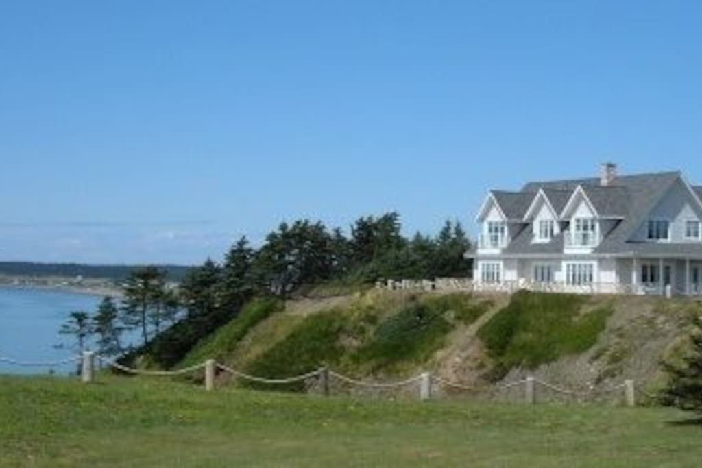 3,600 square ft spacious floor plan, wrap around deck