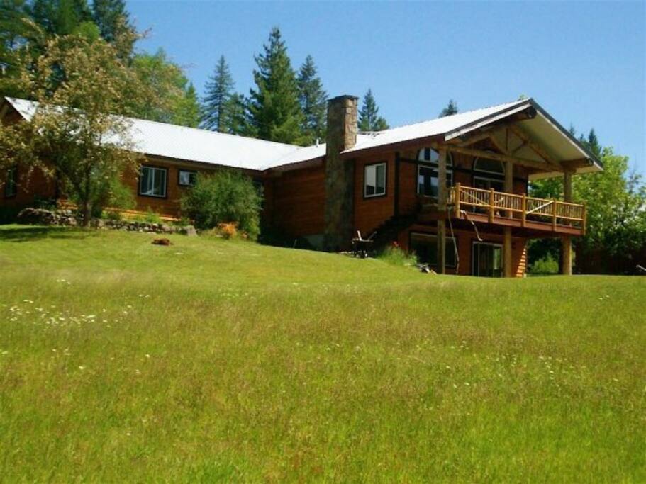 Spacious layout with master bedroom on lower level, with sliding doors to front yard