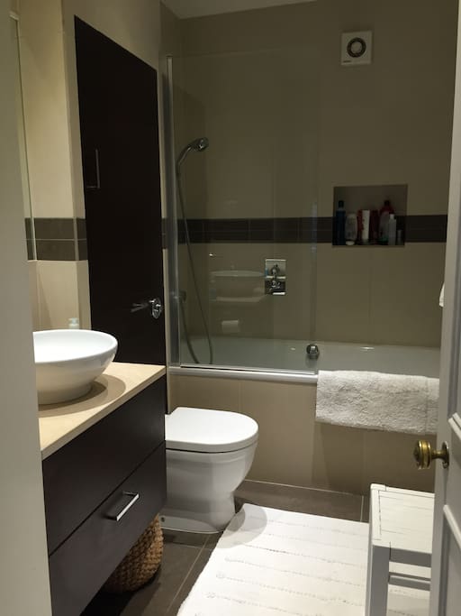 Lovely modern bathroom