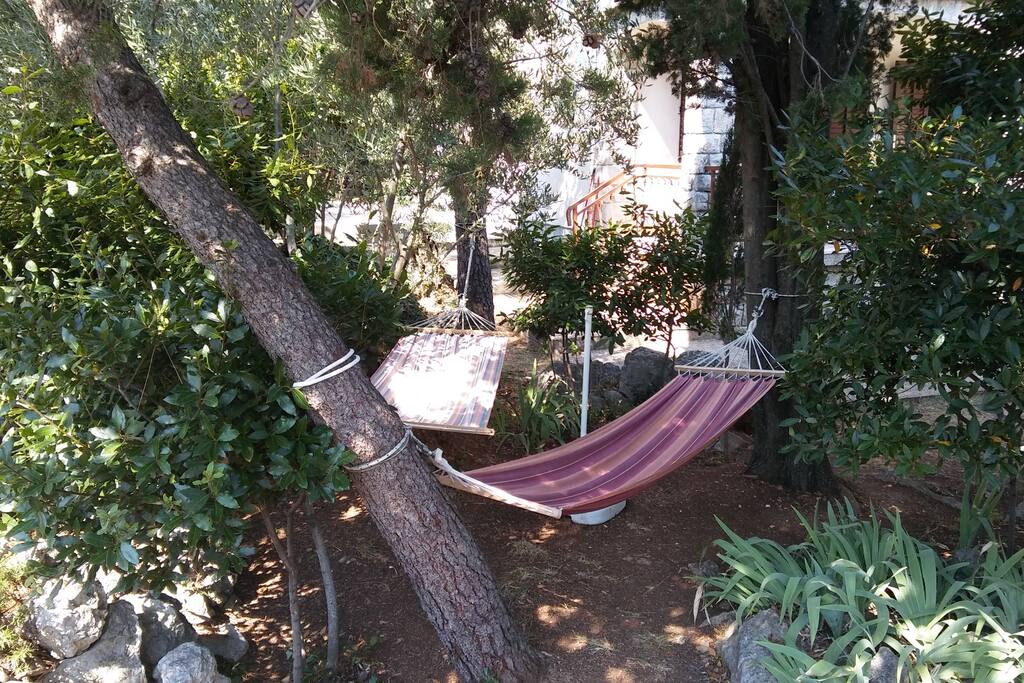 Hammocks for you to relax in the garden