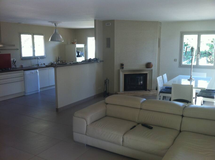 Grand Séjour avec Cuisine ouverte de 40m2