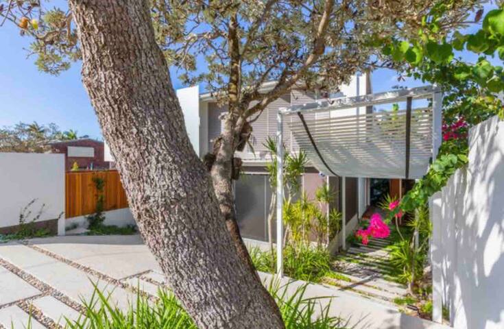 Beachfront Heated pool 1km to village gallery image 5