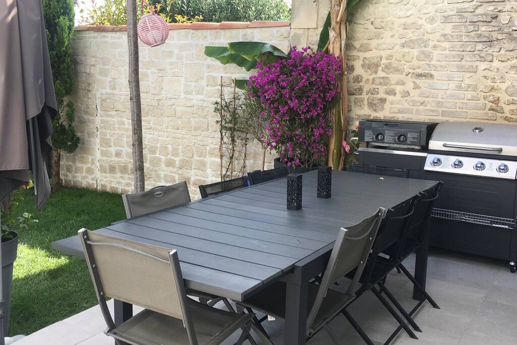 Terrasse extérieure bbq et plancha 8/10 pers.