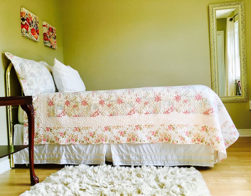 Clean and Relaxing Room