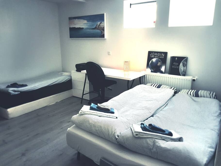 down stairs studio. Can be set up for 4 persons. private wc and shower.