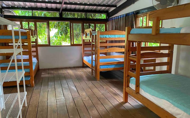 חדר 3 -7 מיטות יחיד 