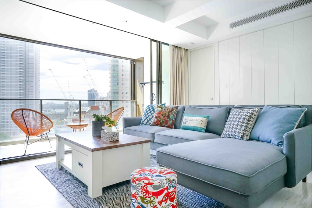 Large and Sunny Living Area
