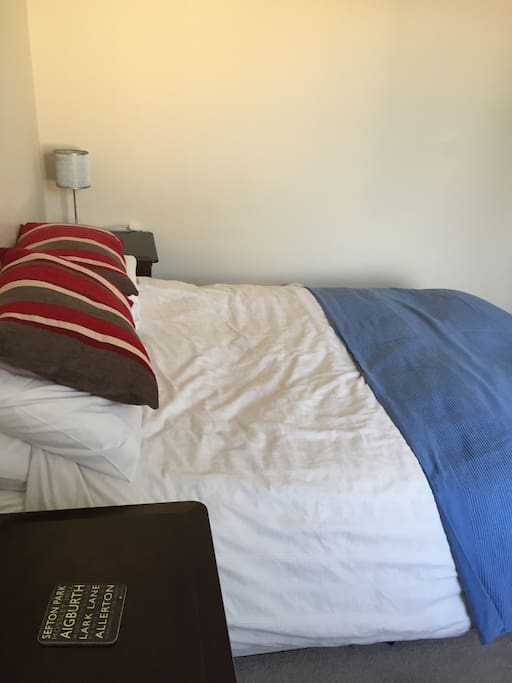 Really comfy Double bed with plenty of pillows!