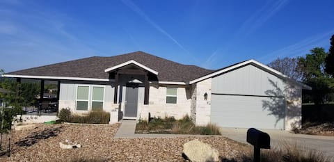 Beautiful, Lago Vista, Lake Travis view, cozy home