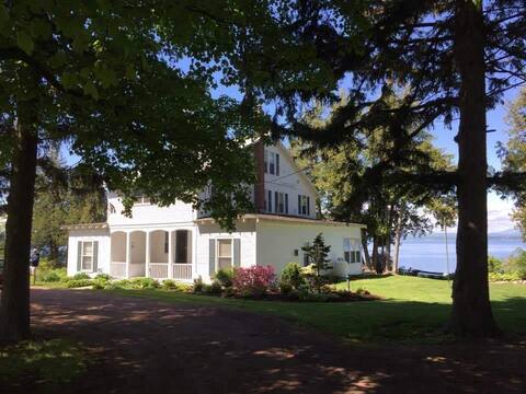 Lake Front Classic Vermont Farmhouse