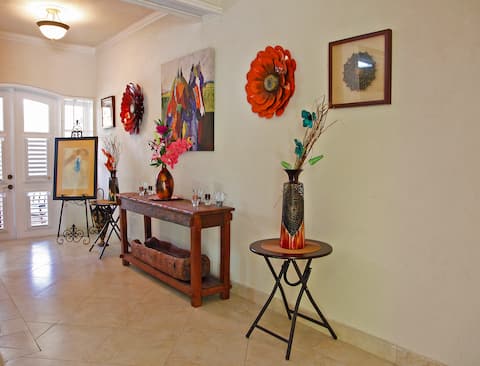 Polo Ridge Villa- Ideal Location on West Coast!