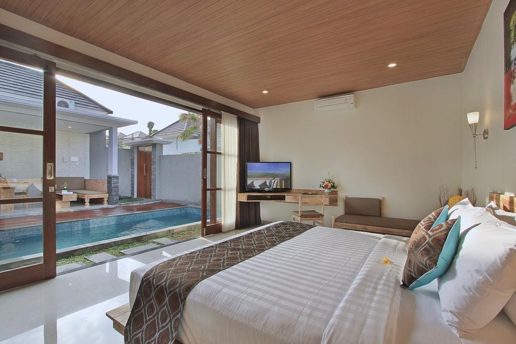 Facing Private Pool Bedroom