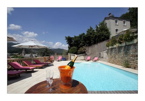 Villa Aimee Apartment with Heated Swimming Pool