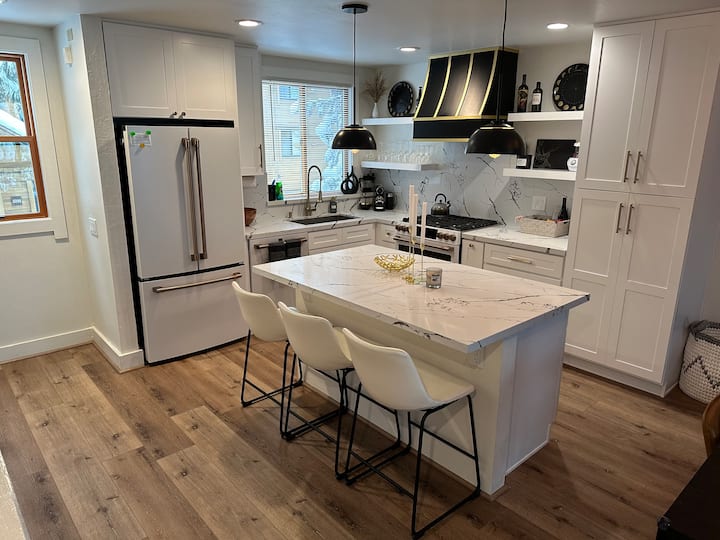 Newly Renovated 4BR Condo in Northstar Condominiums for Rent in