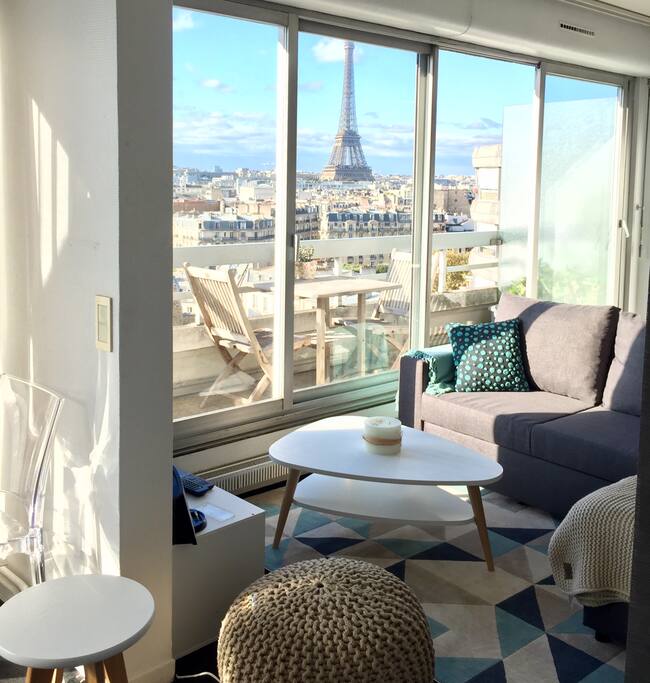 Salon TV donnant sur la terrasse