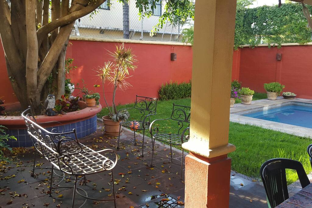 Jardin con alberca