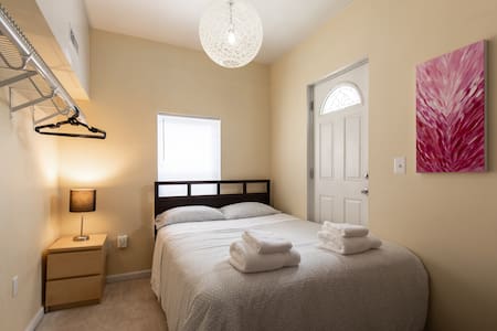 Unbeatable location. Quiet & Cozy. Eco-electricity