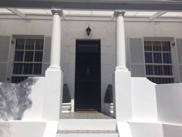 Cosy Cape Town cul de sac cottage gallery image 2