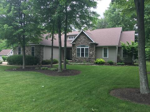 UPSCALE RANCH ON 2 PRIVATE ACRES-SUPER LOCATION!!