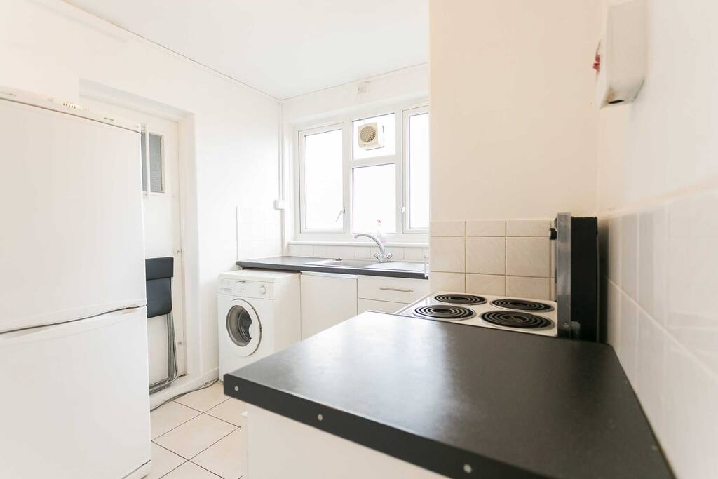 Kitchen to share with my 2 flatmates (1)