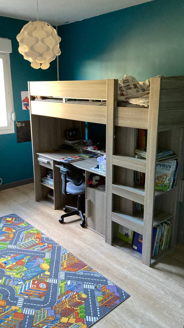 带夹层床的青少年房间> 6年 