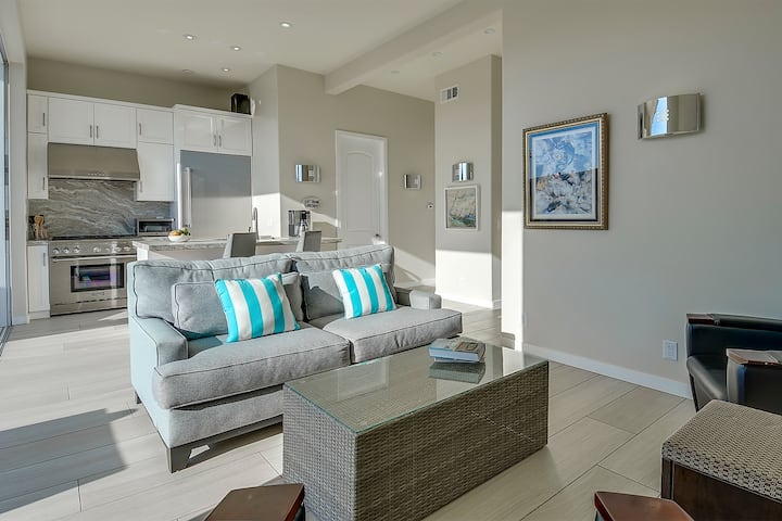 Sofa with a pull-out bed for added convenience.