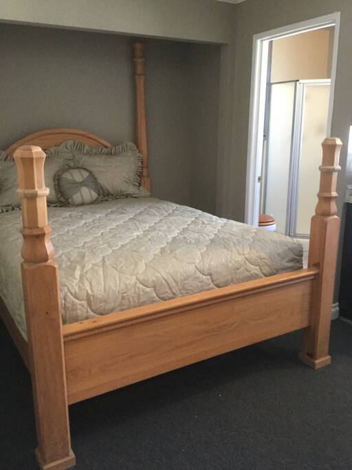 Queen size bed