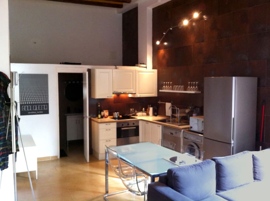 Kitchen, dinning room.