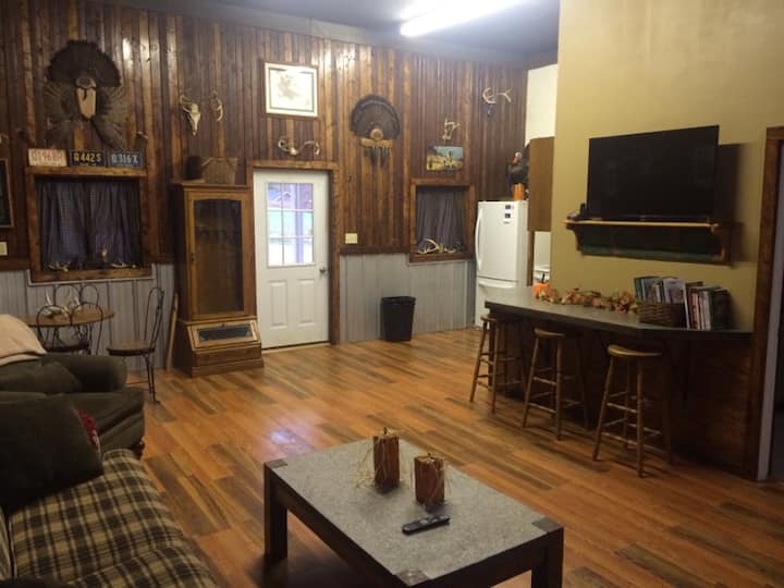 Hawks Roost Cabin Bungalows for Rent in Dresden, Ohio, United States