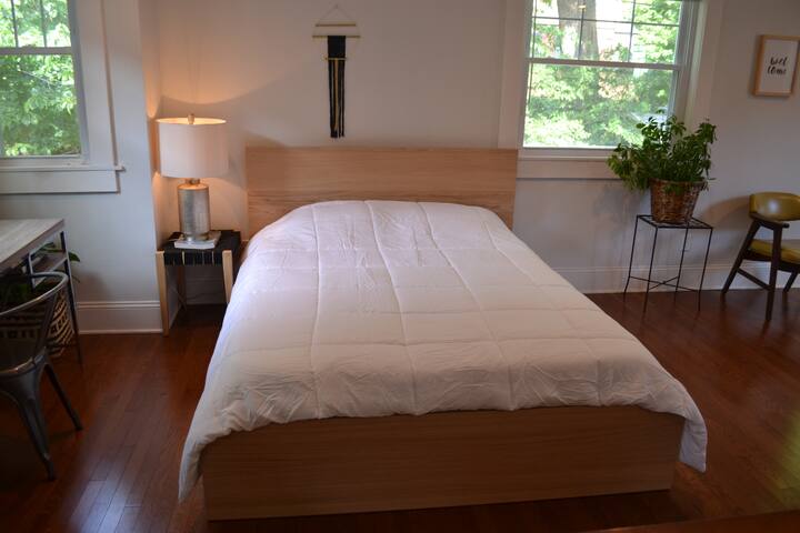 Private Studio Apartment in Midtown KC
