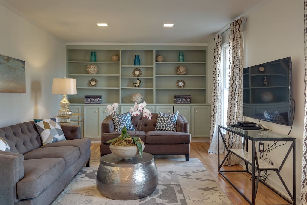Upstairs living room with 60" Smart TV/Blu-ray player