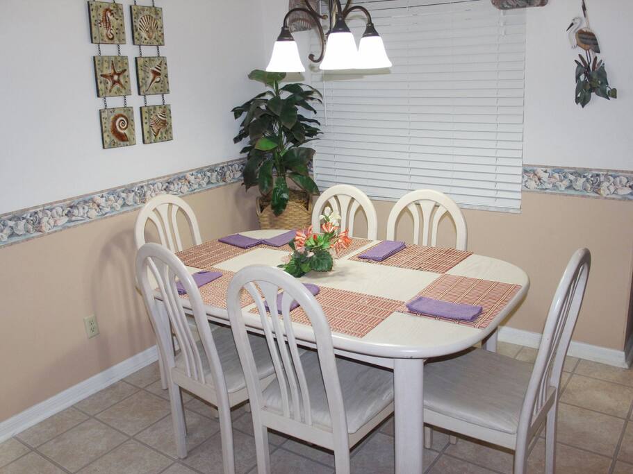Chair,Furniture,Dining Table,Table,Dining Room