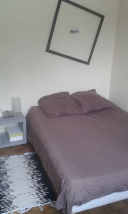 Chambre exposée est (le soleil peut si vous le souhaitez vous réveillez), sans vis à vis