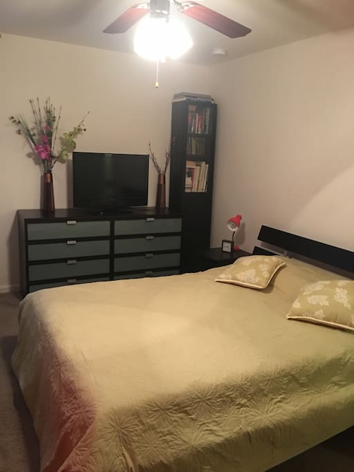 Queen bed and Cable TV