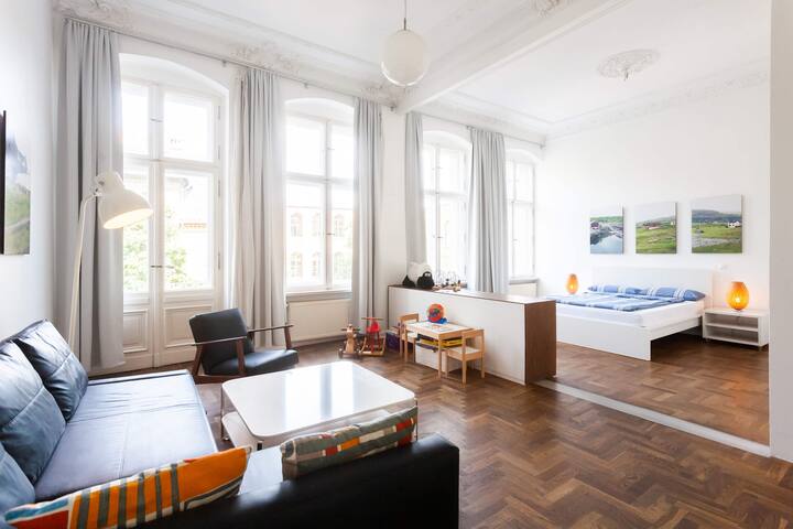 1,700 sq ft – 3 bedroom in the center of Berlin gallery image 5