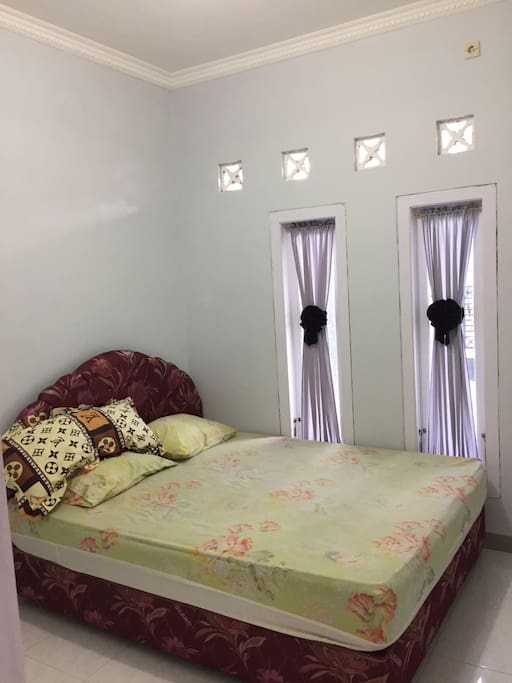 Kamar Tidur Depan
