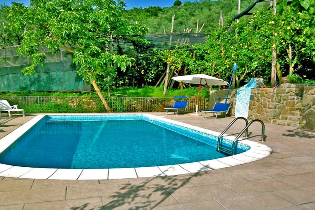 La Vigna (02) Pool area