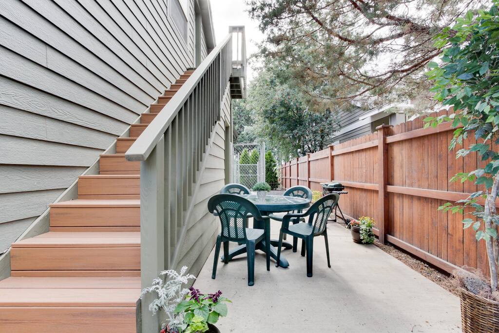 Private, outside entrance!