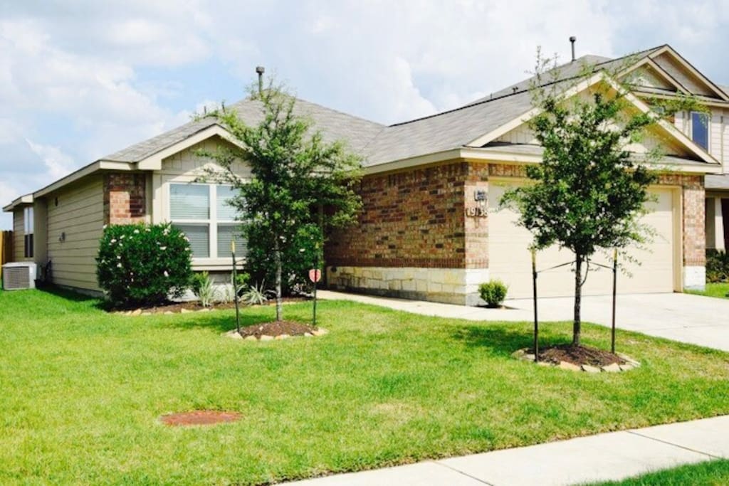 New home within driving distance to several Houston landmarks and events!
