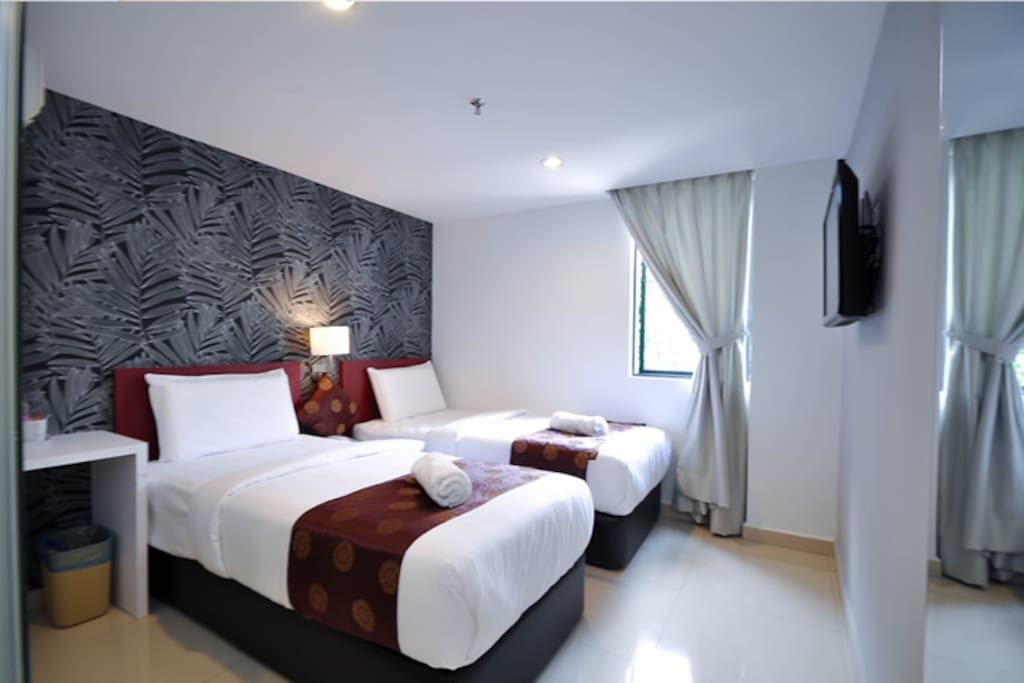 TWIN ROOM ( 2 Single Bed)