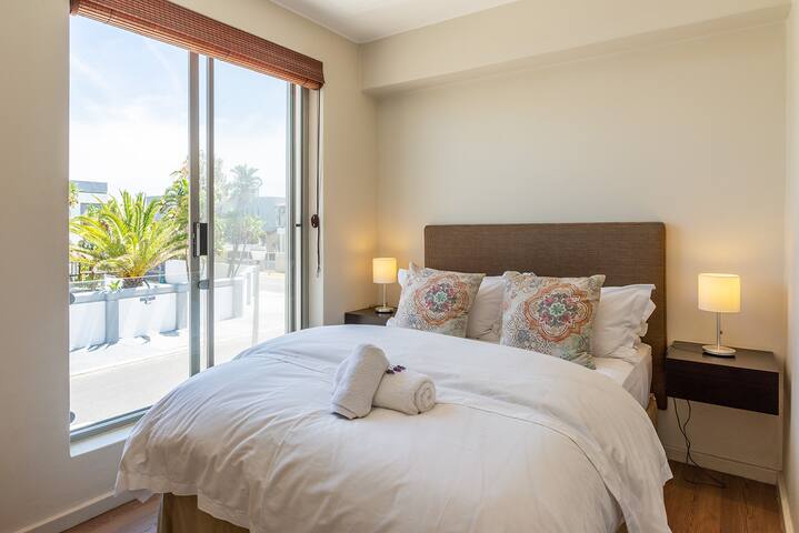 Solar powered Luxury sea view loft. gallery image 4